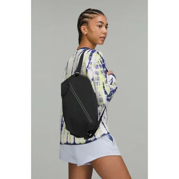 Lululemon Fast Track Bag 2.0 10L Black OS display picture 2